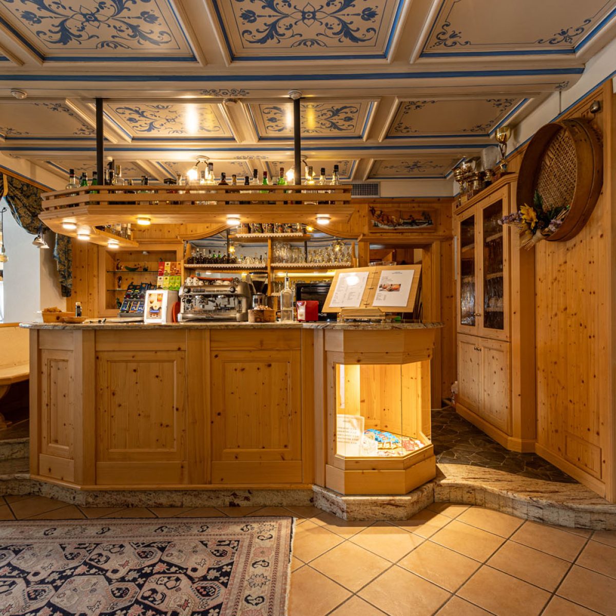 reception hotel chalet alaska val di fassa